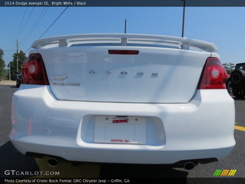 Bright White / Black 2014 Dodge Avenger SE