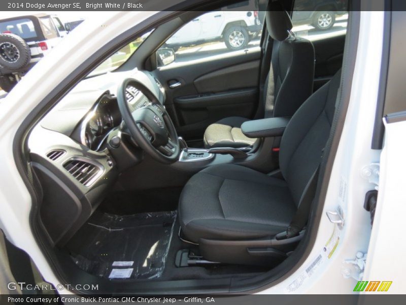 Bright White / Black 2014 Dodge Avenger SE