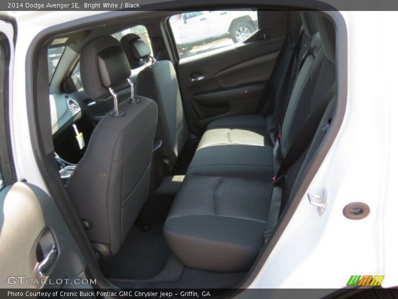 Bright White / Black 2014 Dodge Avenger SE