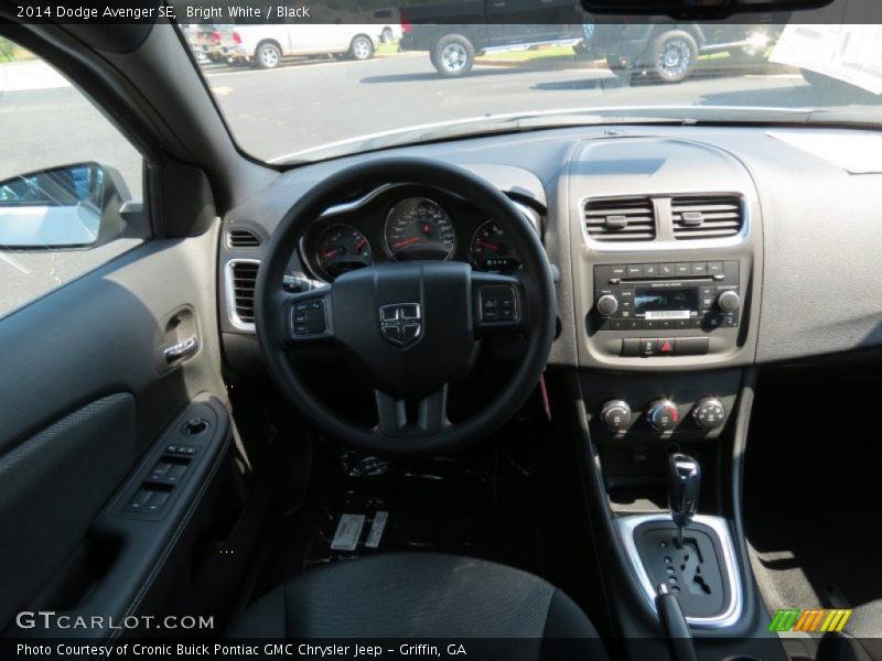 Bright White / Black 2014 Dodge Avenger SE