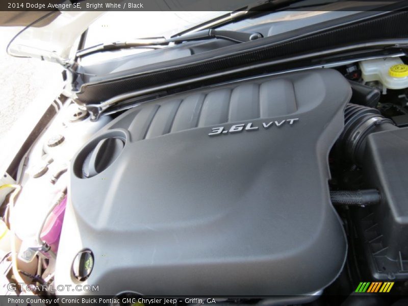 Bright White / Black 2014 Dodge Avenger SE