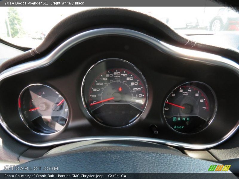 Bright White / Black 2014 Dodge Avenger SE