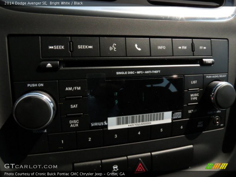 Bright White / Black 2014 Dodge Avenger SE