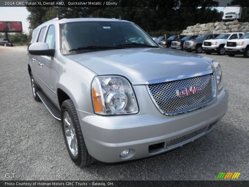 Front 3/4 View of 2014 Yukon XL Denali AWD
