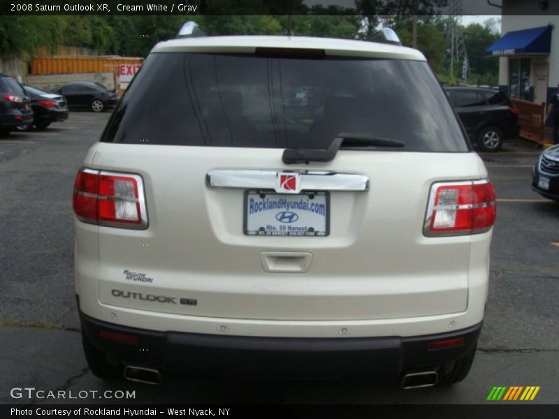 Cream White / Gray 2008 Saturn Outlook XR