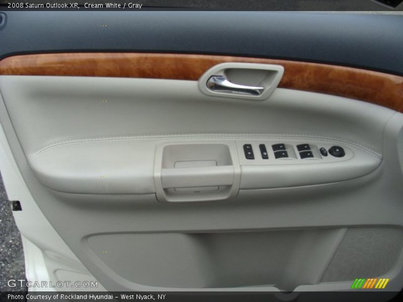 Cream White / Gray 2008 Saturn Outlook XR