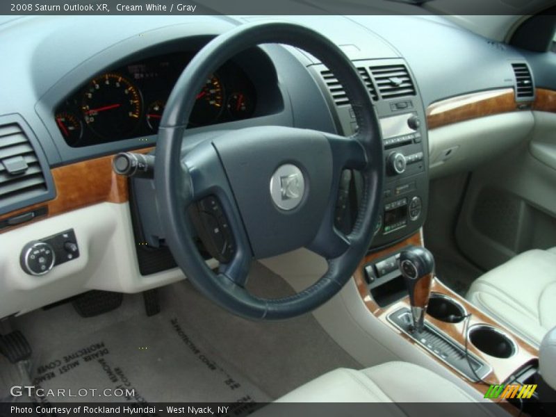 Cream White / Gray 2008 Saturn Outlook XR