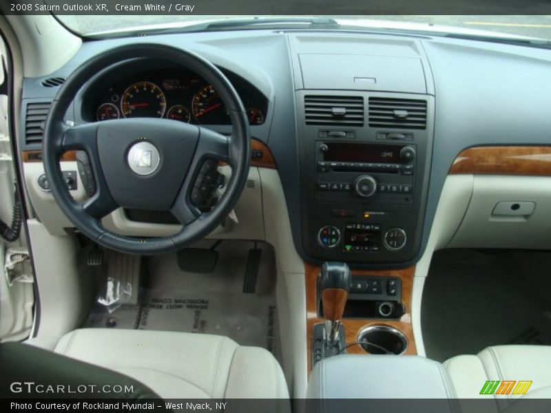Cream White / Gray 2008 Saturn Outlook XR