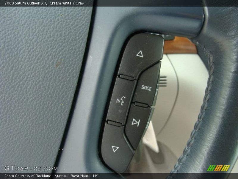 Cream White / Gray 2008 Saturn Outlook XR