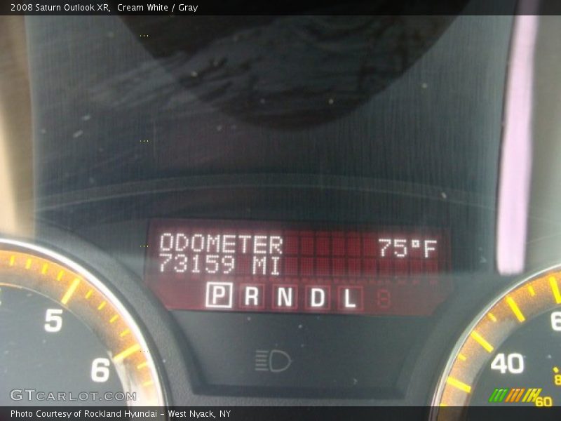 Cream White / Gray 2008 Saturn Outlook XR