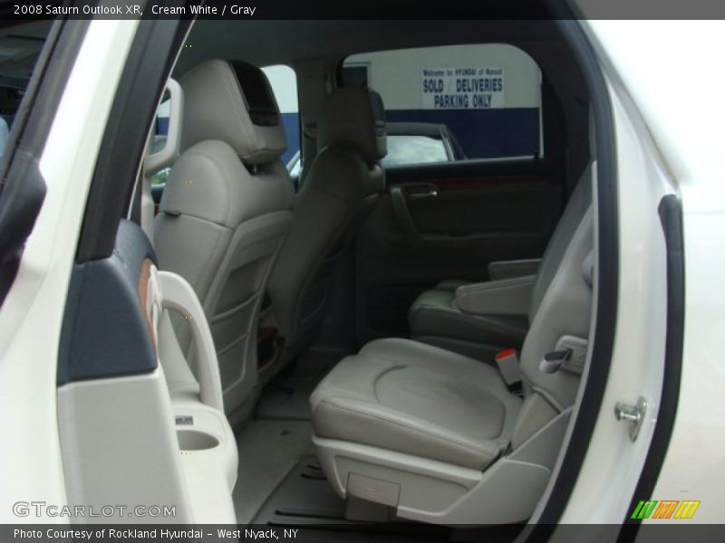 Cream White / Gray 2008 Saturn Outlook XR