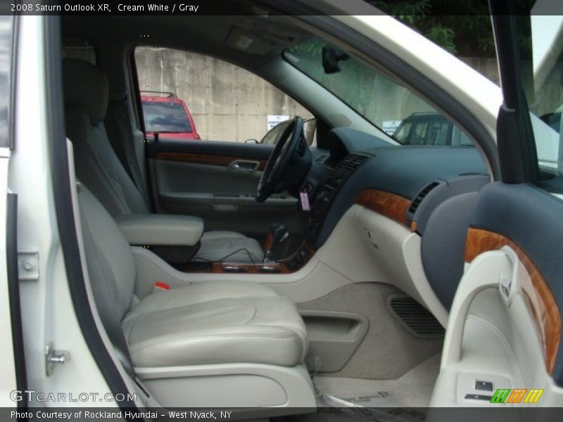 Cream White / Gray 2008 Saturn Outlook XR