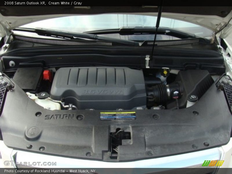 Cream White / Gray 2008 Saturn Outlook XR