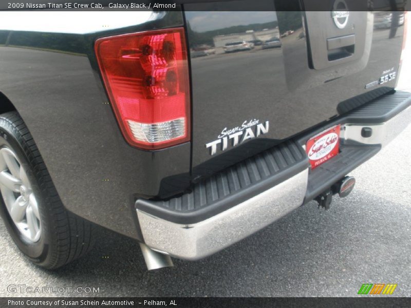 Galaxy Black / Almond 2009 Nissan Titan SE Crew Cab