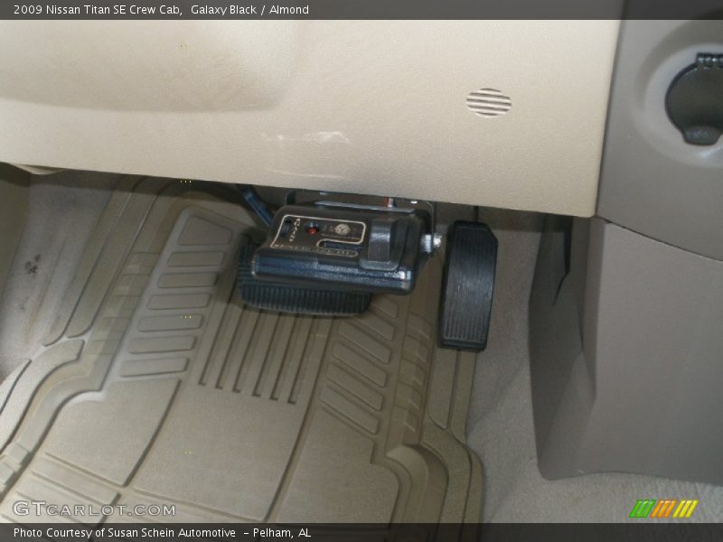 Galaxy Black / Almond 2009 Nissan Titan SE Crew Cab