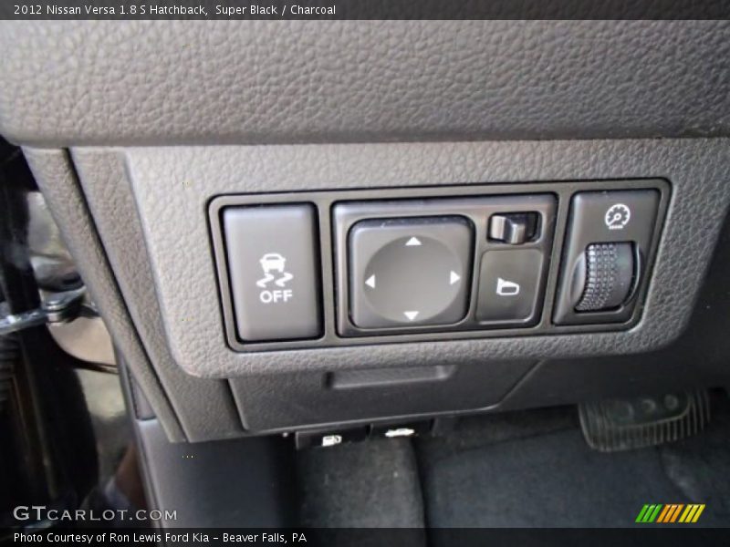 Super Black / Charcoal 2012 Nissan Versa 1.8 S Hatchback