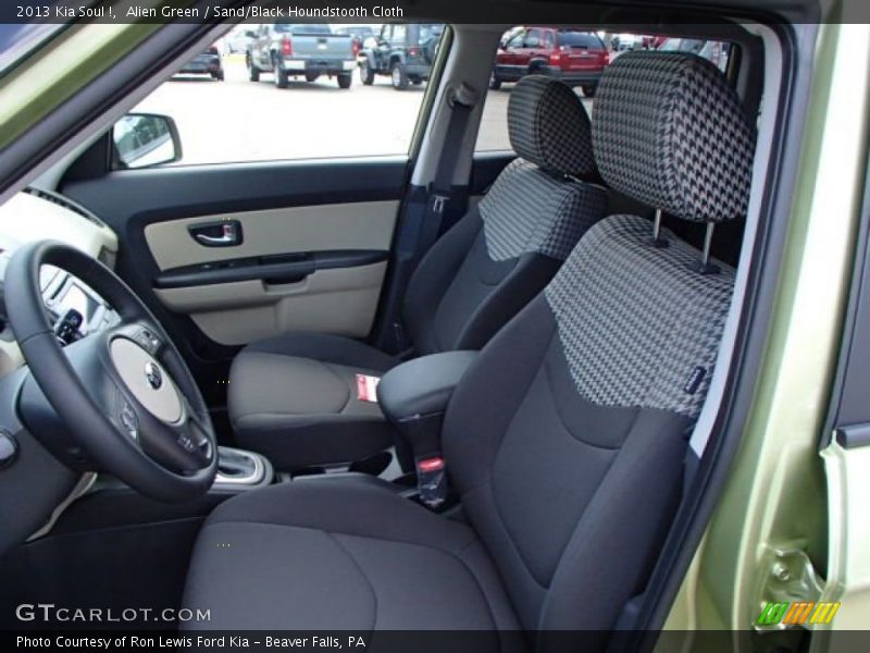  2013 Soul ! Sand/Black Houndstooth Cloth Interior