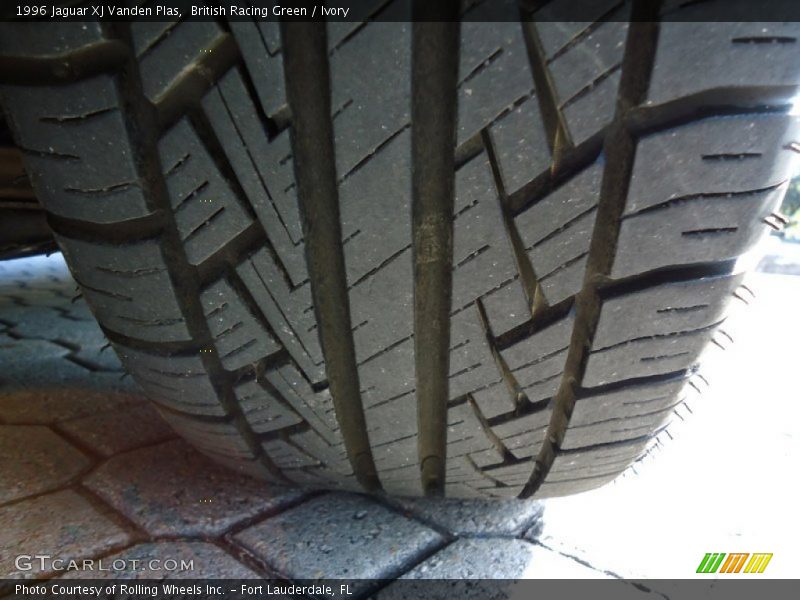 British Racing Green / Ivory 1996 Jaguar XJ Vanden Plas
