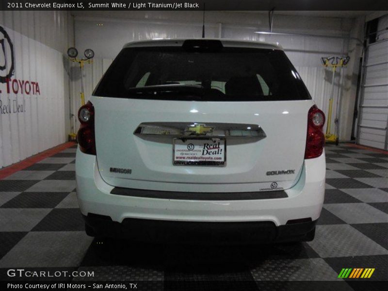 Summit White / Light Titanium/Jet Black 2011 Chevrolet Equinox LS