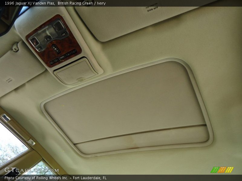 British Racing Green / Ivory 1996 Jaguar XJ Vanden Plas
