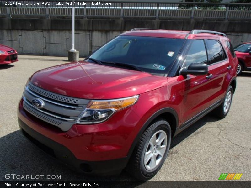 Front 3/4 View of 2014 Explorer 4WD