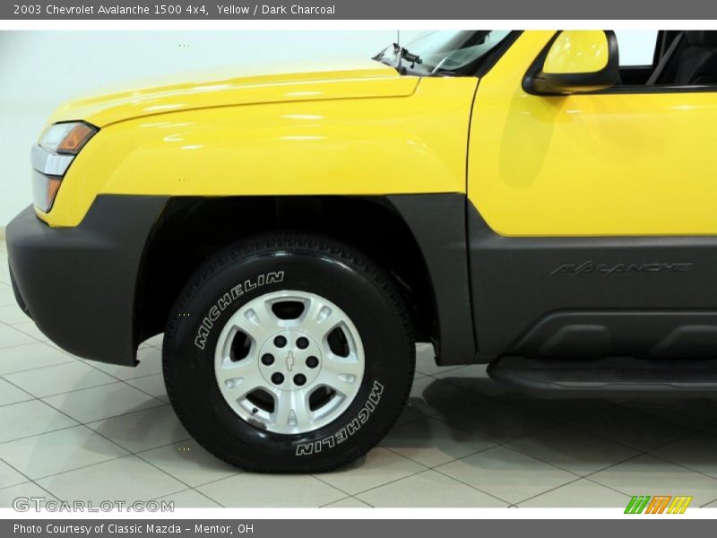 Yellow / Dark Charcoal 2003 Chevrolet Avalanche 1500 4x4