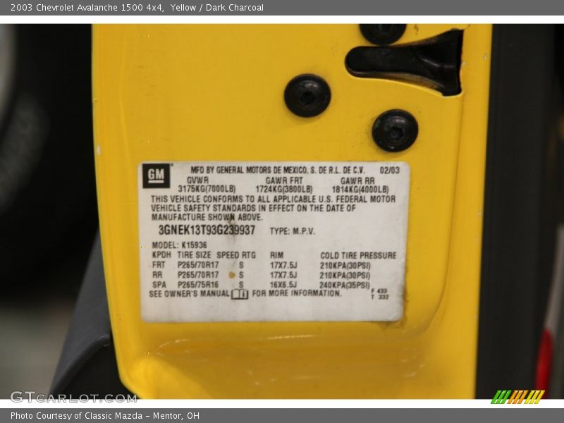 Yellow / Dark Charcoal 2003 Chevrolet Avalanche 1500 4x4