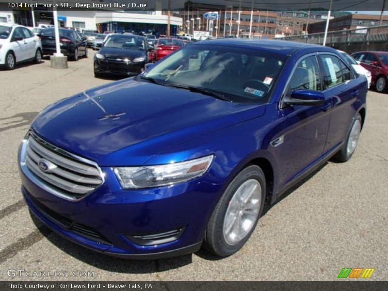 Front 3/4 View of 2014 Taurus SEL