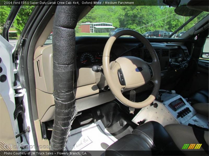 Oxford White / Medium Parchment 2004 Ford F350 Super Duty Lariat Crew Cab 4x4