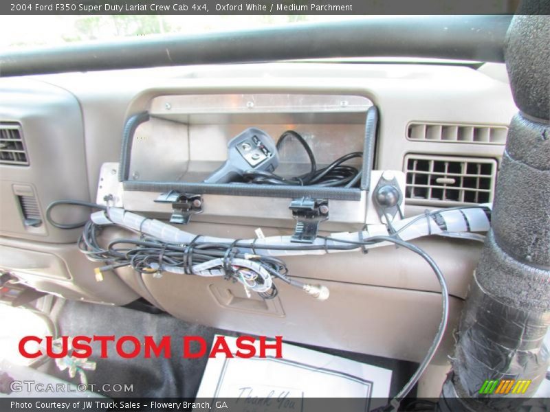 Oxford White / Medium Parchment 2004 Ford F350 Super Duty Lariat Crew Cab 4x4