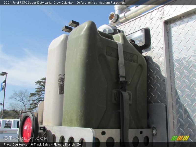 Oxford White / Medium Parchment 2004 Ford F350 Super Duty Lariat Crew Cab 4x4