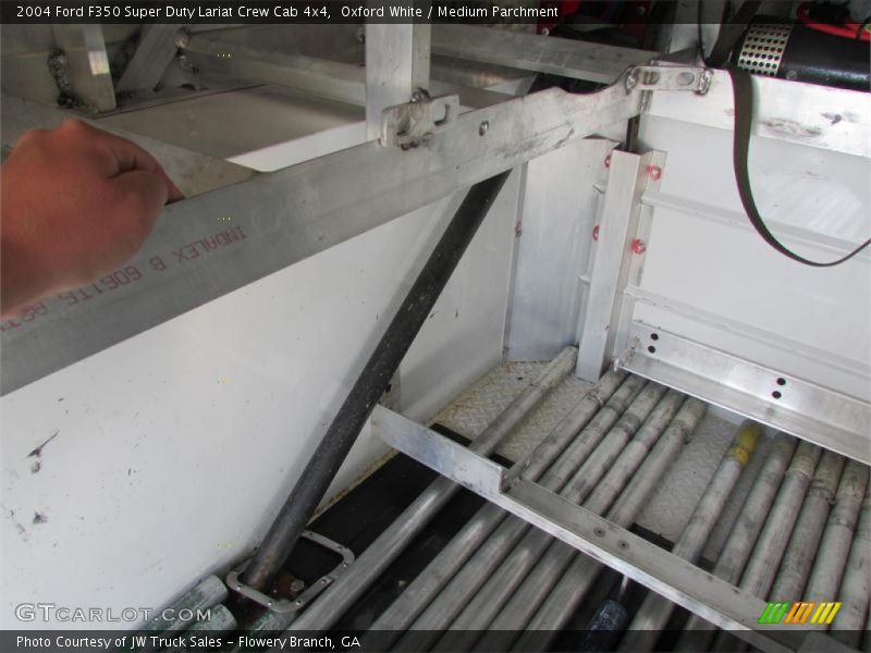 Oxford White / Medium Parchment 2004 Ford F350 Super Duty Lariat Crew Cab 4x4