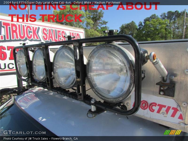 Oxford White / Medium Parchment 2004 Ford F350 Super Duty Lariat Crew Cab 4x4