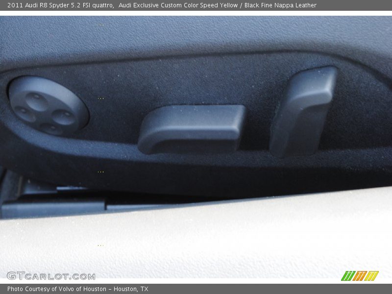 Controls of 2011 R8 Spyder 5.2 FSI quattro