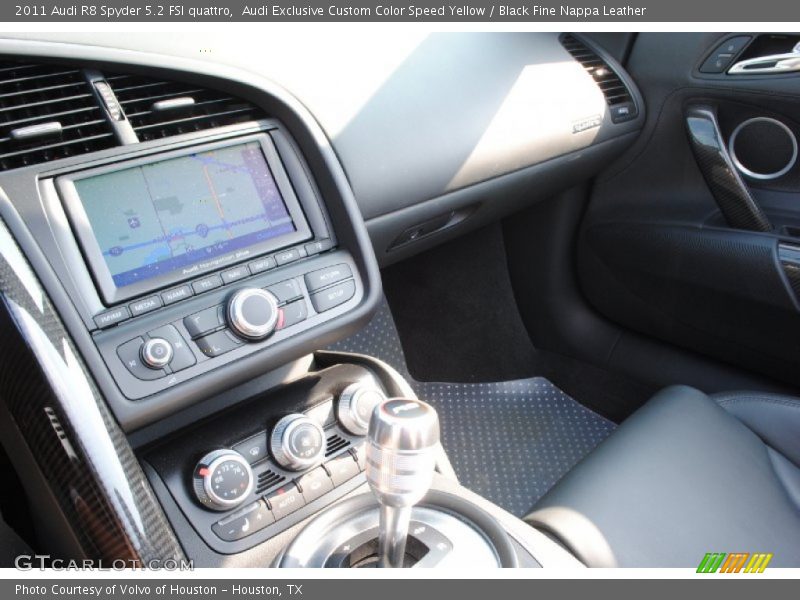 Controls of 2011 R8 Spyder 5.2 FSI quattro