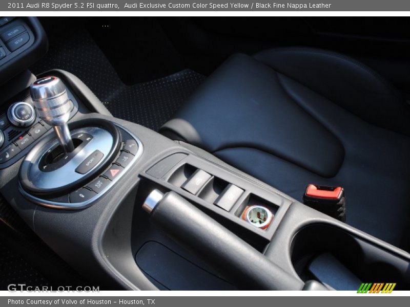 Controls of 2011 R8 Spyder 5.2 FSI quattro