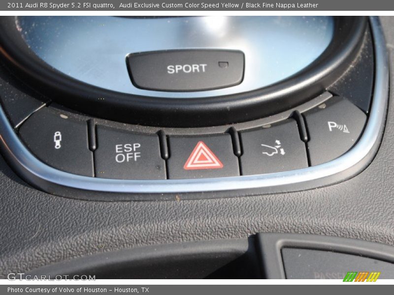 Controls of 2011 R8 Spyder 5.2 FSI quattro