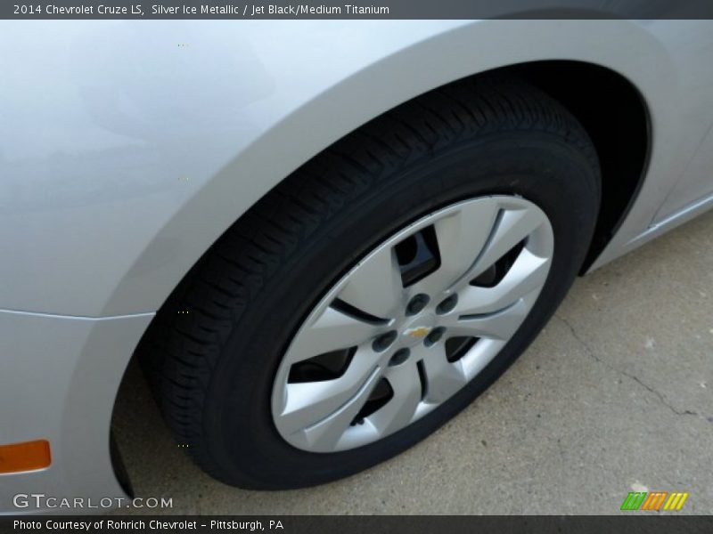 Silver Ice Metallic / Jet Black/Medium Titanium 2014 Chevrolet Cruze LS