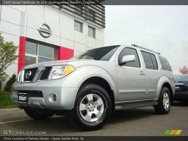 Silver Lightning Metallic / Graphite 2006 Nissan Pathfinder SE 4x4