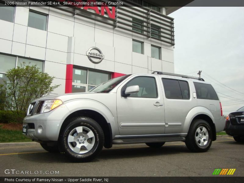Silver Lightning Metallic / Graphite 2006 Nissan Pathfinder SE 4x4