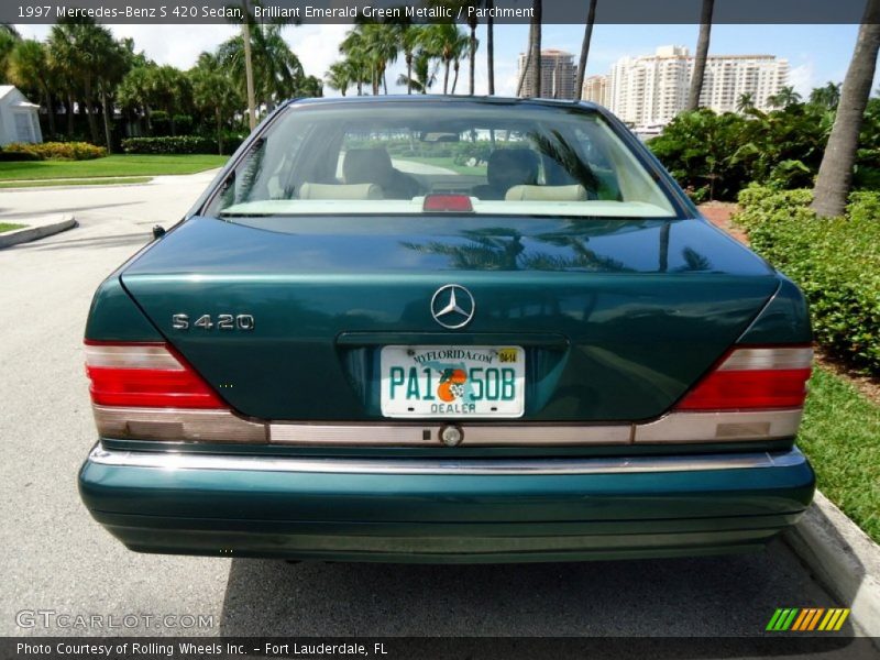 Brilliant Emerald Green Metallic / Parchment 1997 Mercedes-Benz S 420 Sedan