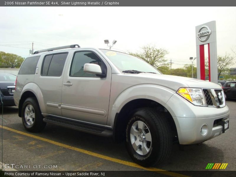 Silver Lightning Metallic / Graphite 2006 Nissan Pathfinder SE 4x4