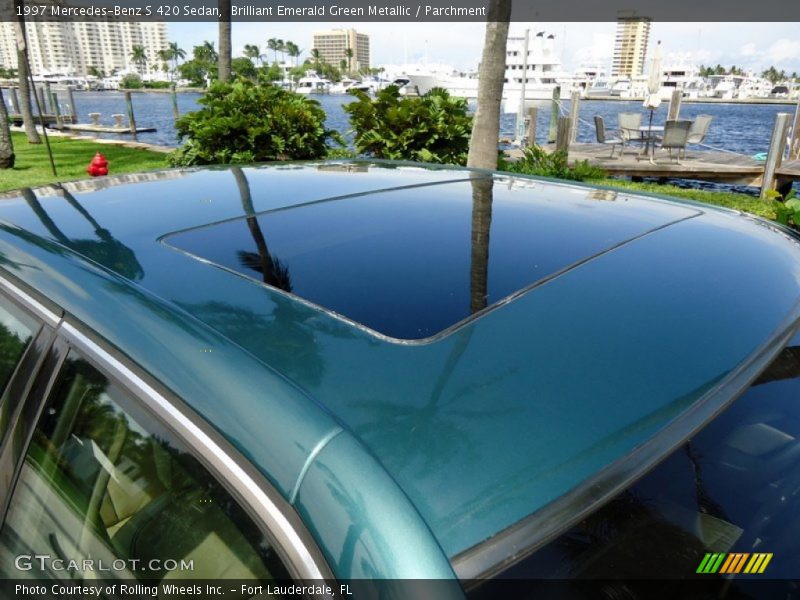 Brilliant Emerald Green Metallic / Parchment 1997 Mercedes-Benz S 420 Sedan