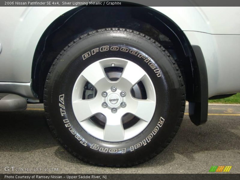Silver Lightning Metallic / Graphite 2006 Nissan Pathfinder SE 4x4