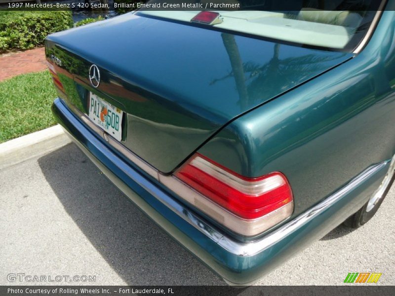 Brilliant Emerald Green Metallic / Parchment 1997 Mercedes-Benz S 420 Sedan