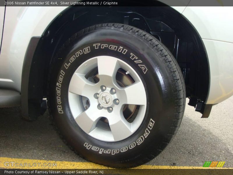 Silver Lightning Metallic / Graphite 2006 Nissan Pathfinder SE 4x4
