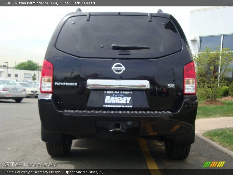 Super Black / Desert 2006 Nissan Pathfinder SE 4x4