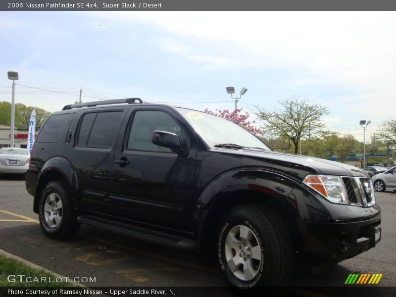 Super Black / Desert 2006 Nissan Pathfinder SE 4x4