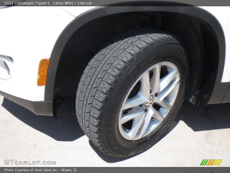 Candy White / Charcoal 2011 Volkswagen Tiguan S