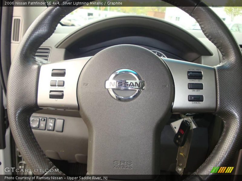 Silver Lightning Metallic / Graphite 2006 Nissan Pathfinder SE 4x4